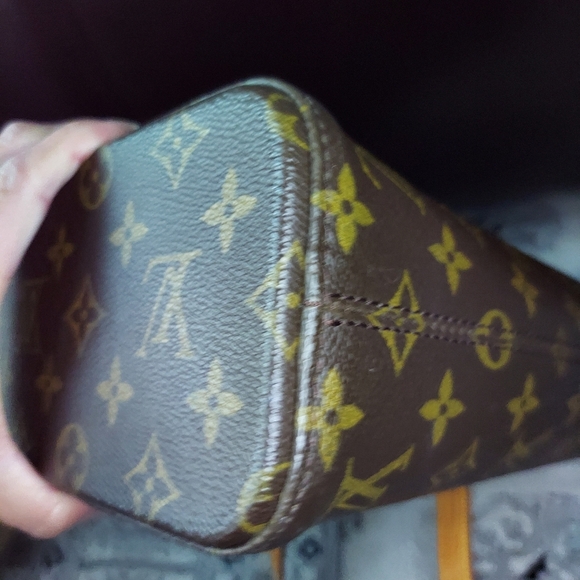 Louis Vuitton Monogram Luco Tote - Picture 5 of 16